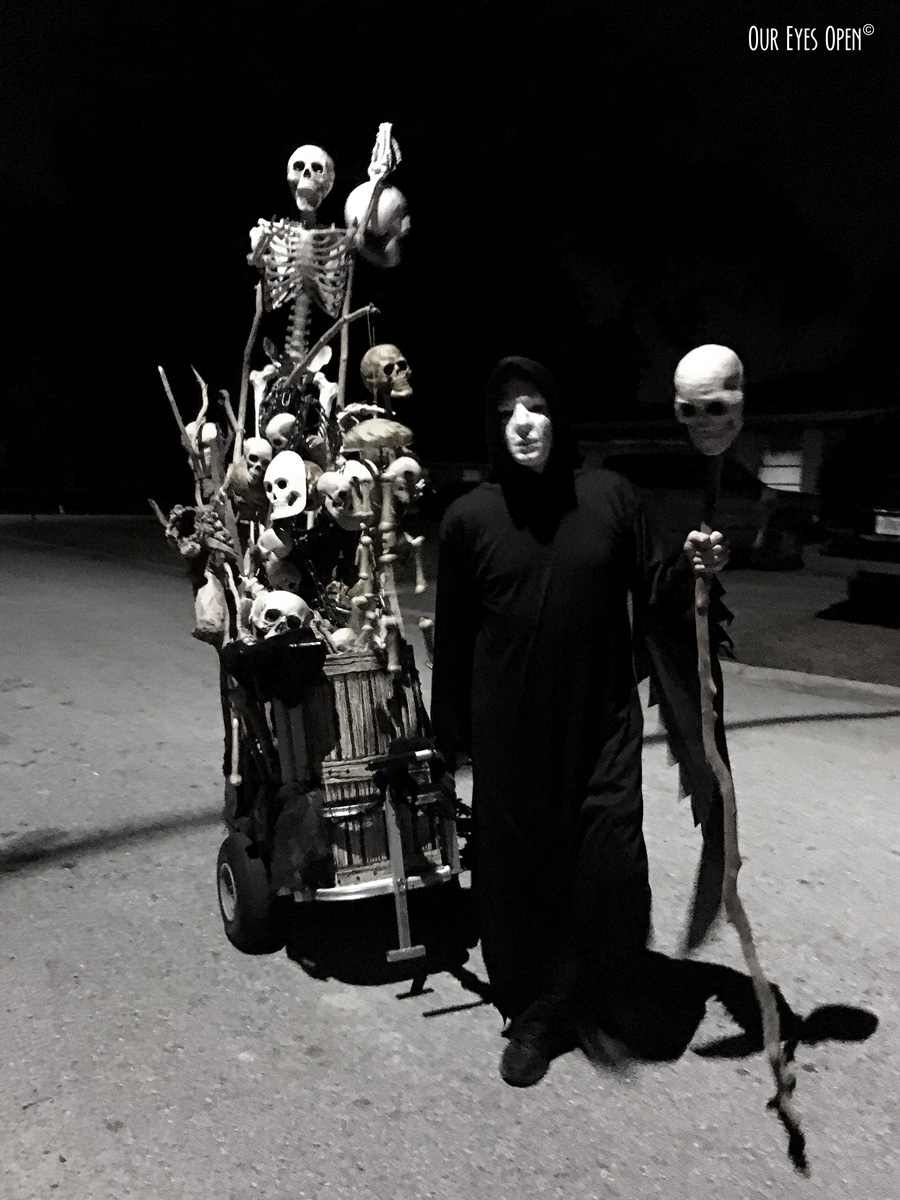 CEE’S BLACK AND WHITE PHOTO CHALLENGE – Words with “O” &&nbsp;“U”