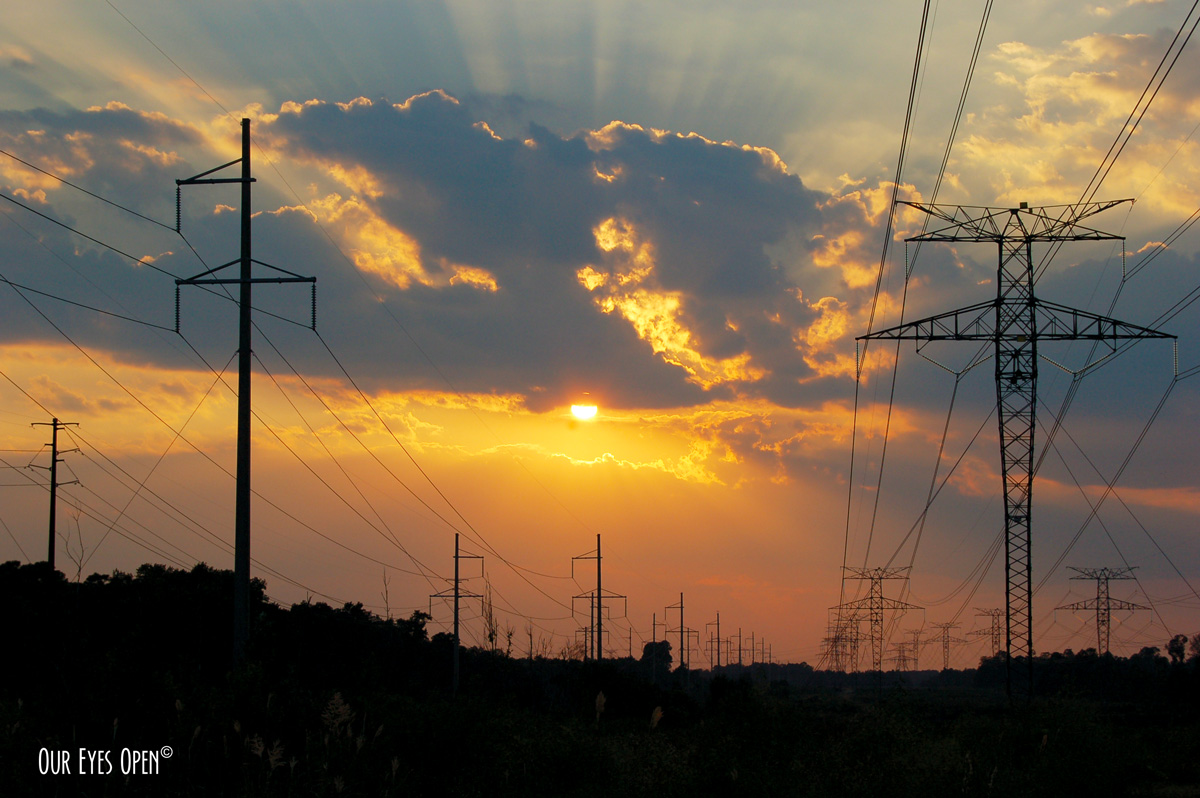 #WordlessWednesday – Powerline Sunset